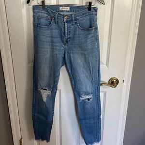 Madewell 9” high rise size 28 medium wash blue denim jeans with rips at knees